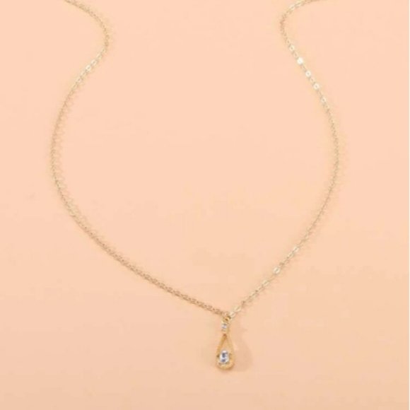 *Laura* Teardrop Pendant Necklace - Picture 2 of 4